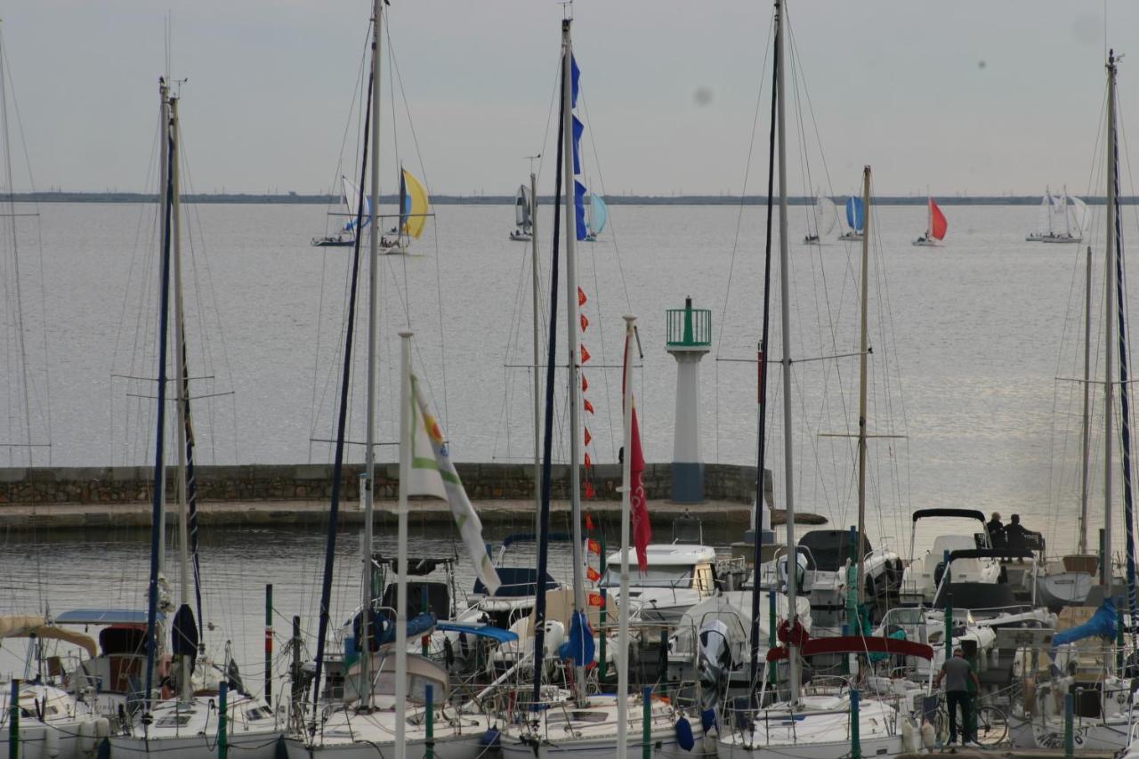 Le Vent Dans Les Voiles - Appartement Classe 4 Etoiles Mèze Exterior foto
